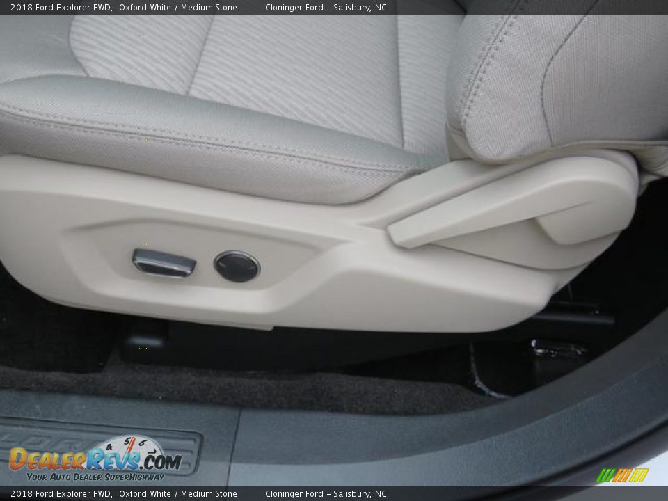 2018 Ford Explorer FWD Oxford White / Medium Stone Photo #9