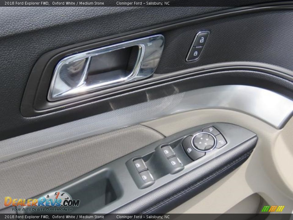 Controls of 2018 Ford Explorer FWD Photo #10