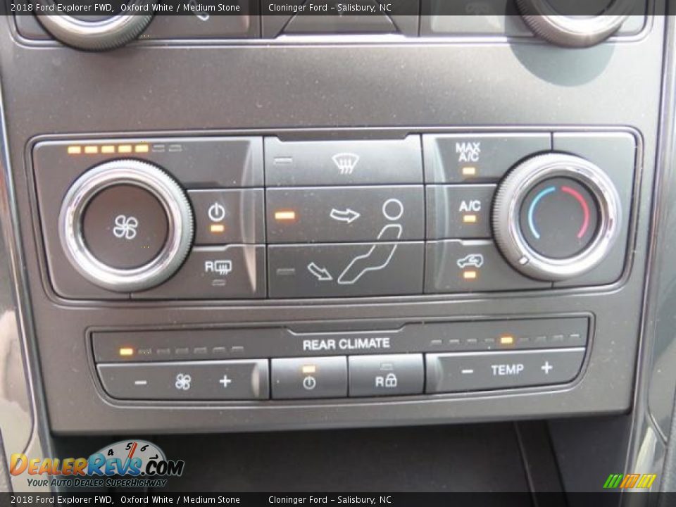 Controls of 2018 Ford Explorer FWD Photo #14