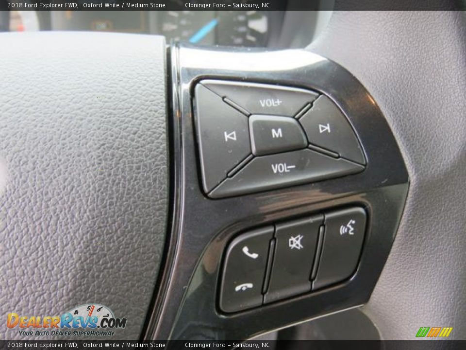 Controls of 2018 Ford Explorer FWD Photo #17