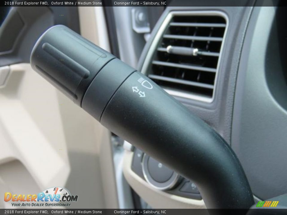 Controls of 2018 Ford Explorer FWD Photo #18