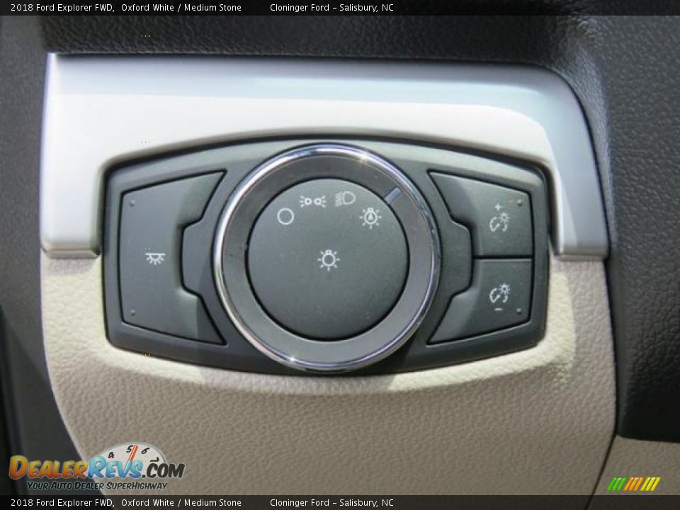 Controls of 2018 Ford Explorer FWD Photo #20