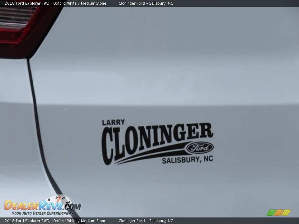 2018 Ford Explorer FWD Oxford White / Medium Stone Photo #25