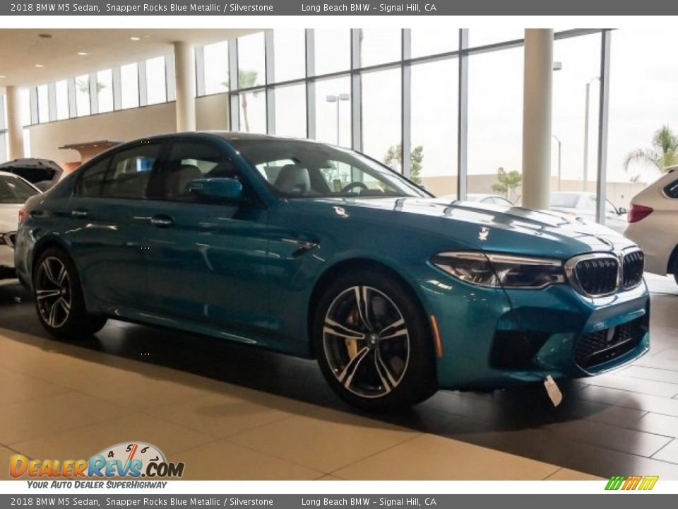 Front 3/4 View of 2018 BMW M5 Sedan Photo #12