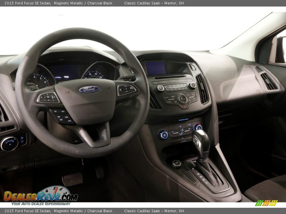 2015 Ford Focus SE Sedan Magnetic Metallic / Charcoal Black Photo #6