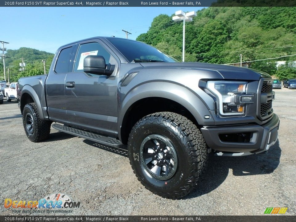 Front 3/4 View of 2018 Ford F150 SVT Raptor SuperCab 4x4 Photo #9