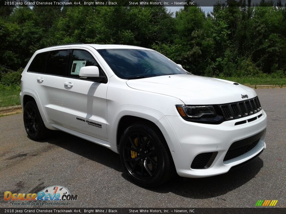 Front 3/4 View of 2018 Jeep Grand Cherokee Trackhawk 4x4 Photo #4
