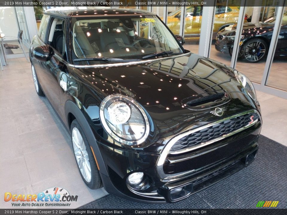 Front 3/4 View of 2019 Mini Hardtop Cooper S 2 Door Photo #1