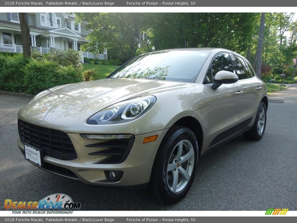 Palladium Metallic 2018 Porsche Macan  Photo #1