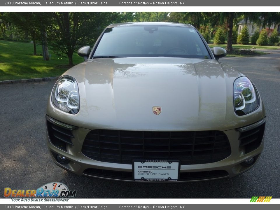 2018 Porsche Macan Palladium Metallic / Black/Luxor Beige Photo #2