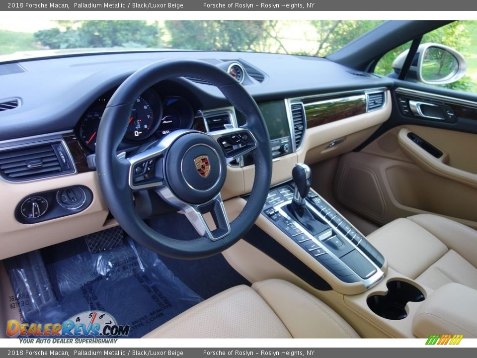Black/Luxor Beige Interior - 2018 Porsche Macan  Photo #10