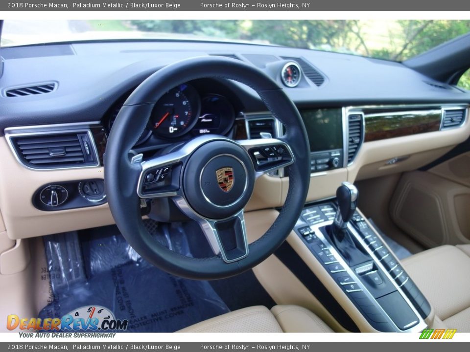 2018 Porsche Macan Palladium Metallic / Black/Luxor Beige Photo #20