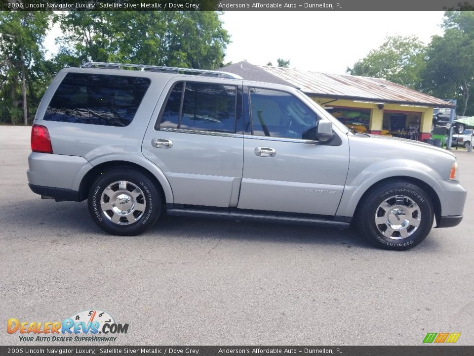 2006 Lincoln Navigator Luxury Satellite Silver Metallic / Dove Grey Photo #2