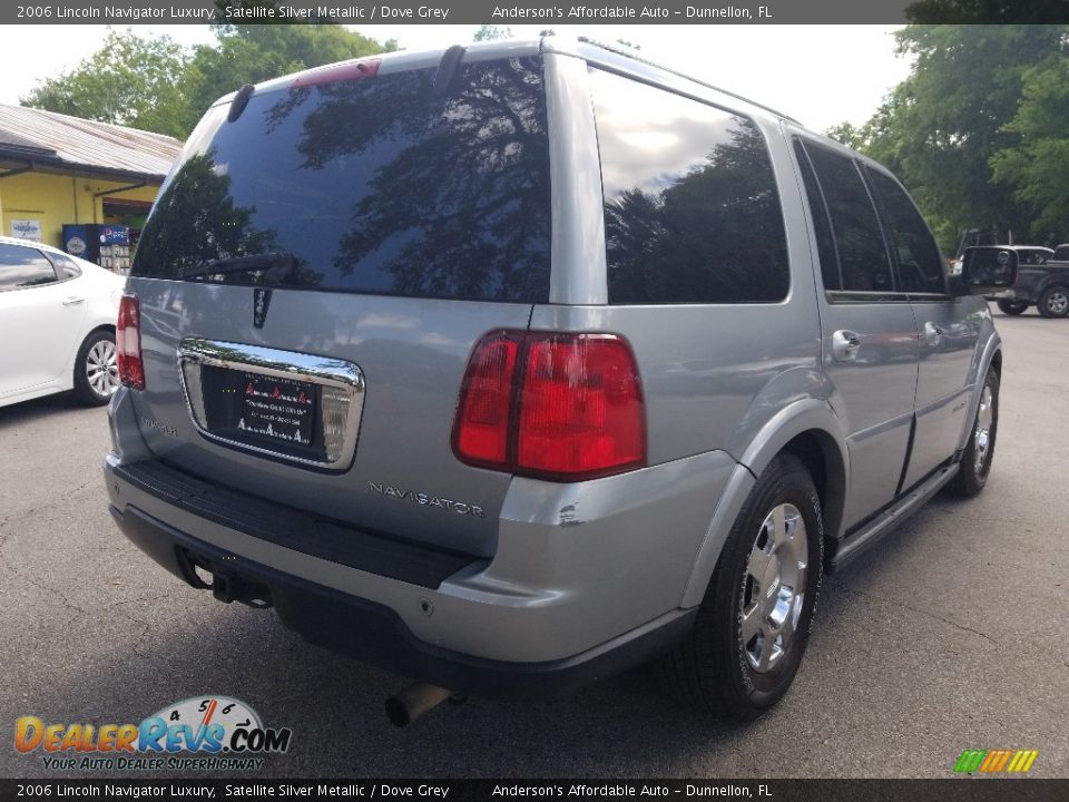 2006 Lincoln Navigator Luxury Satellite Silver Metallic / Dove Grey Photo #3