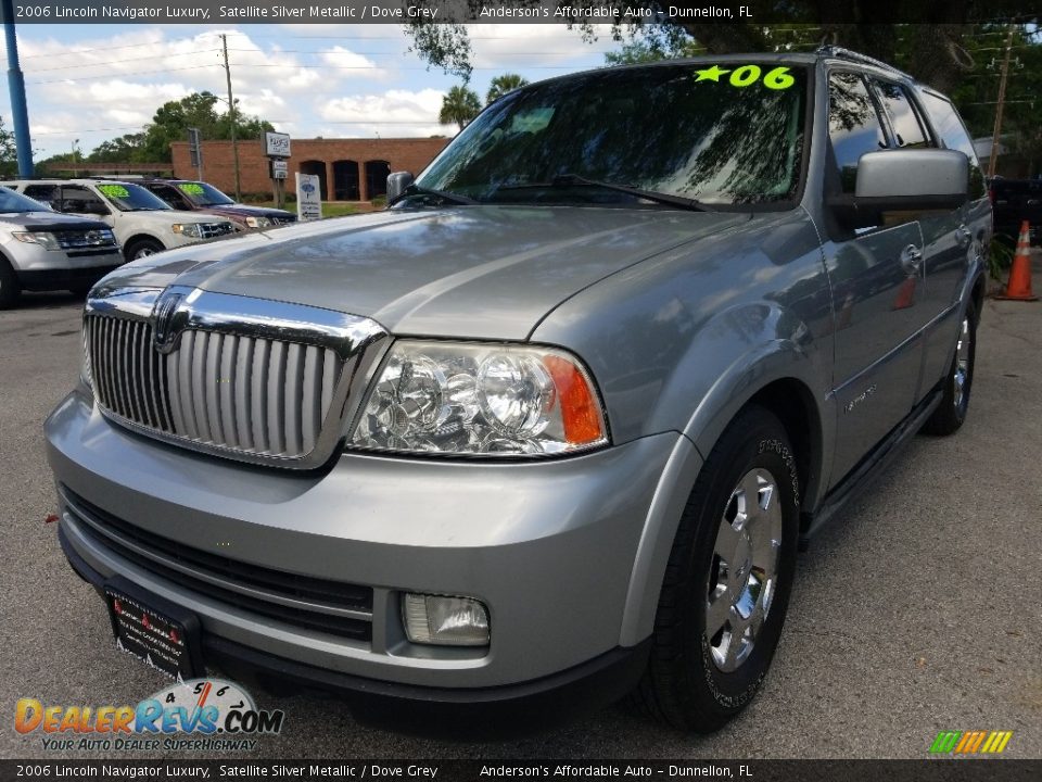2006 Lincoln Navigator Luxury Satellite Silver Metallic / Dove Grey Photo #7