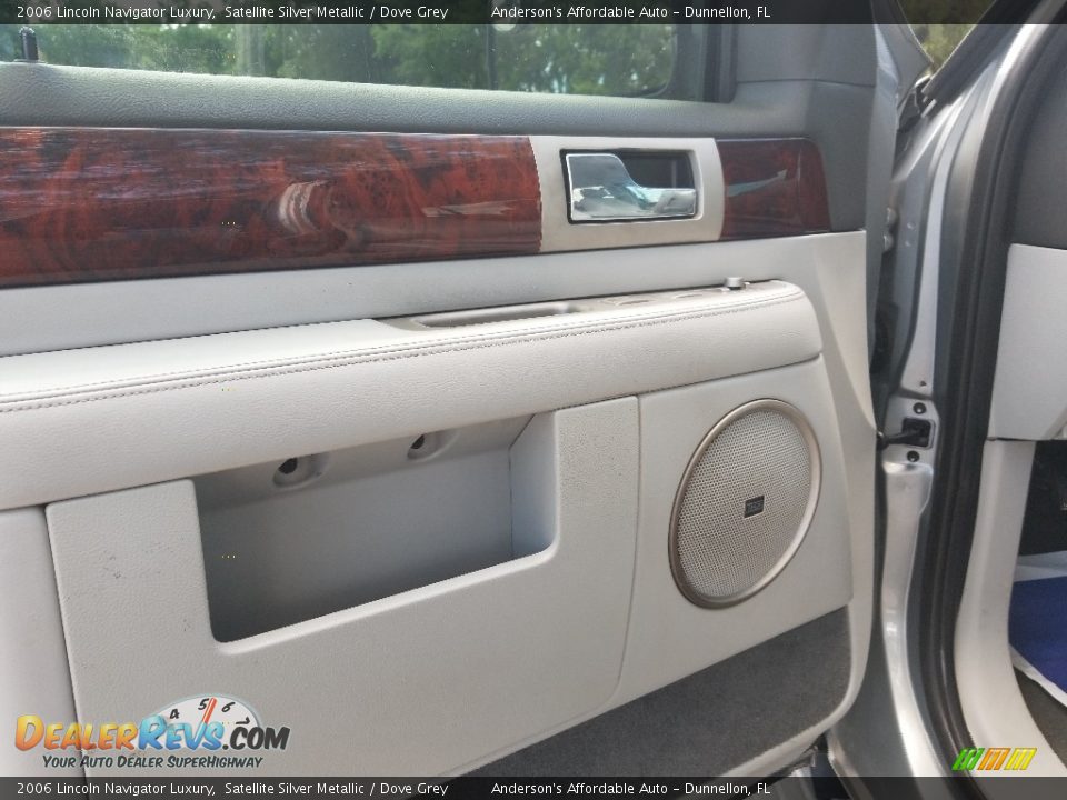 2006 Lincoln Navigator Luxury Satellite Silver Metallic / Dove Grey Photo #9