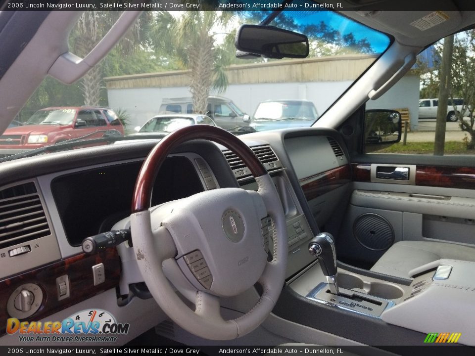 2006 Lincoln Navigator Luxury Satellite Silver Metallic / Dove Grey Photo #12
