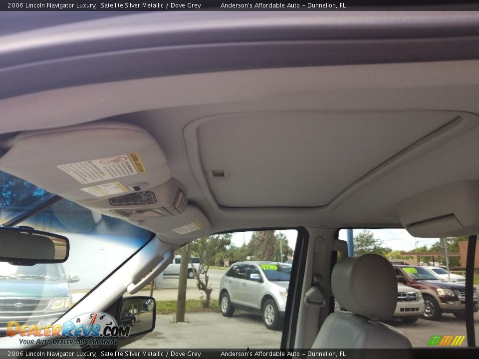 2006 Lincoln Navigator Luxury Satellite Silver Metallic / Dove Grey Photo #13