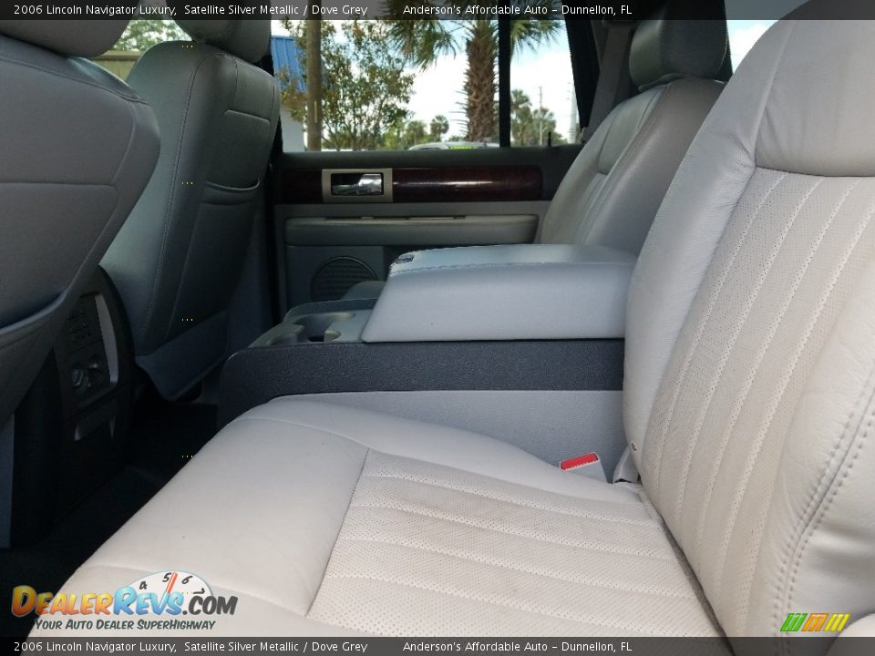 2006 Lincoln Navigator Luxury Satellite Silver Metallic / Dove Grey Photo #15
