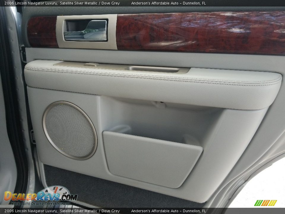 2006 Lincoln Navigator Luxury Satellite Silver Metallic / Dove Grey Photo #20