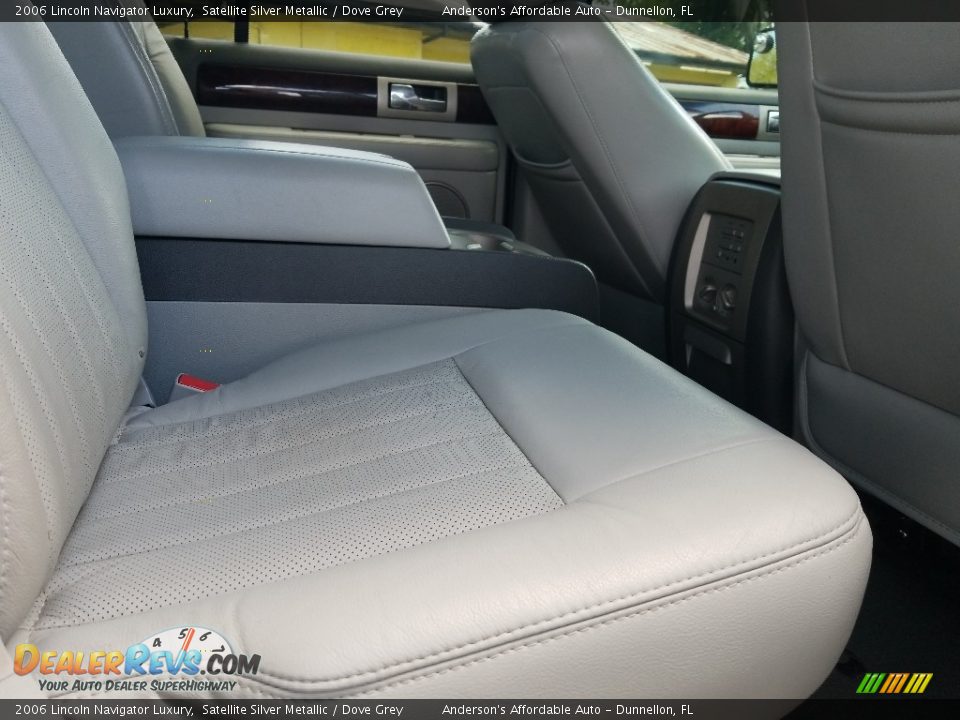 2006 Lincoln Navigator Luxury Satellite Silver Metallic / Dove Grey Photo #21