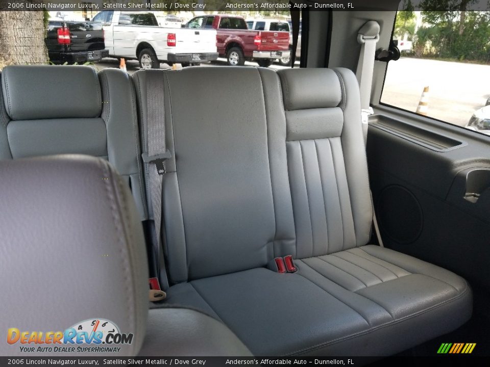 2006 Lincoln Navigator Luxury Satellite Silver Metallic / Dove Grey Photo #22