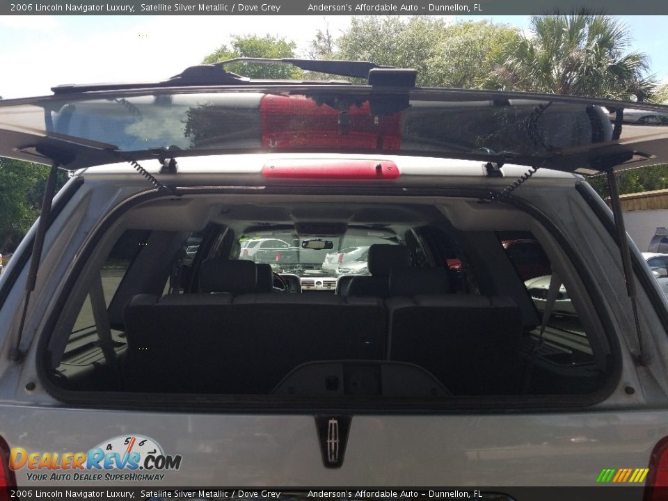 2006 Lincoln Navigator Luxury Satellite Silver Metallic / Dove Grey Photo #23