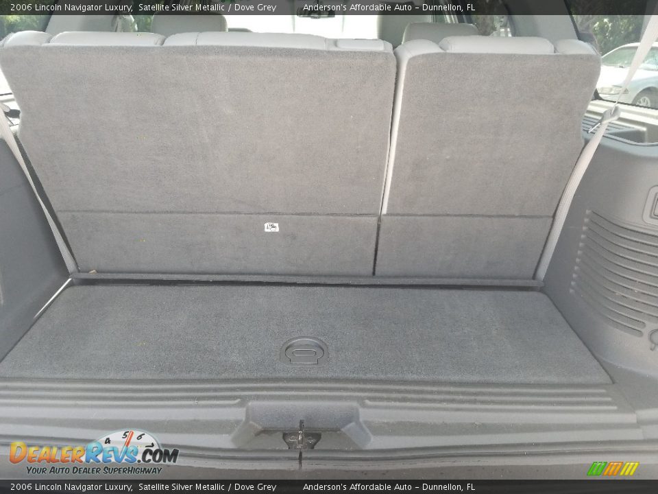 2006 Lincoln Navigator Luxury Satellite Silver Metallic / Dove Grey Photo #24
