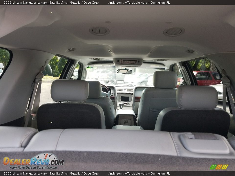 2006 Lincoln Navigator Luxury Satellite Silver Metallic / Dove Grey Photo #25