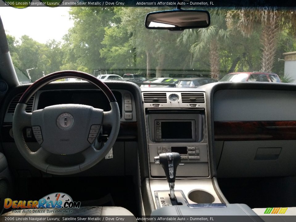 2006 Lincoln Navigator Luxury Satellite Silver Metallic / Dove Grey Photo #26