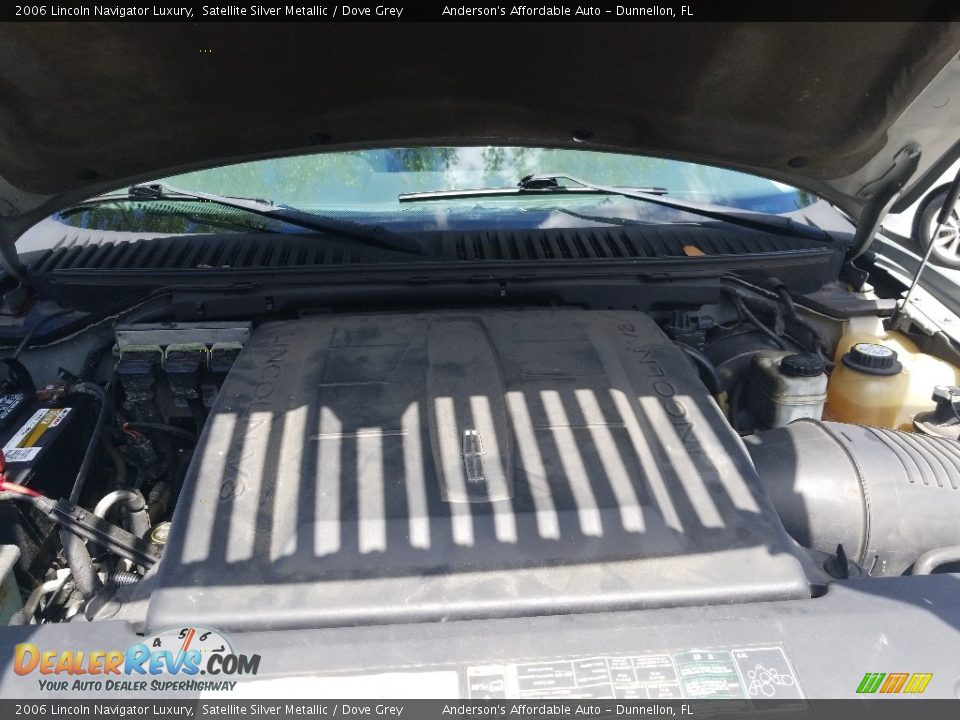 2006 Lincoln Navigator Luxury Satellite Silver Metallic / Dove Grey Photo #27