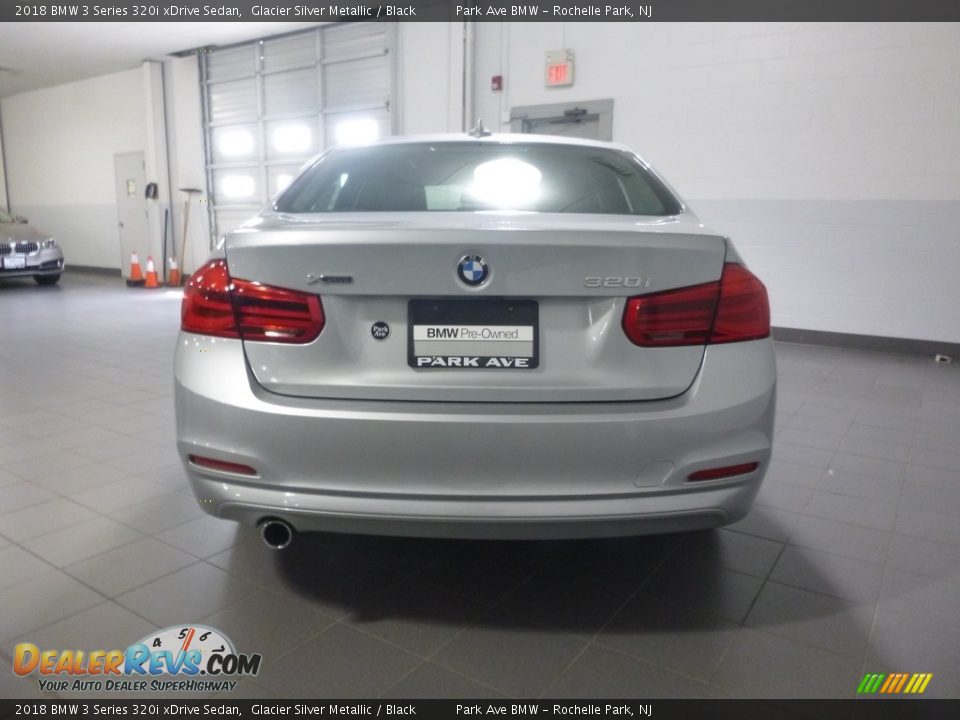 2018 BMW 3 Series 320i xDrive Sedan Glacier Silver Metallic / Black Photo #4
