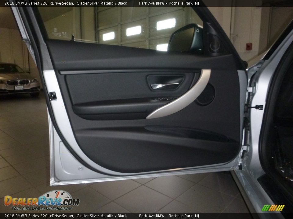 2018 BMW 3 Series 320i xDrive Sedan Glacier Silver Metallic / Black Photo #9