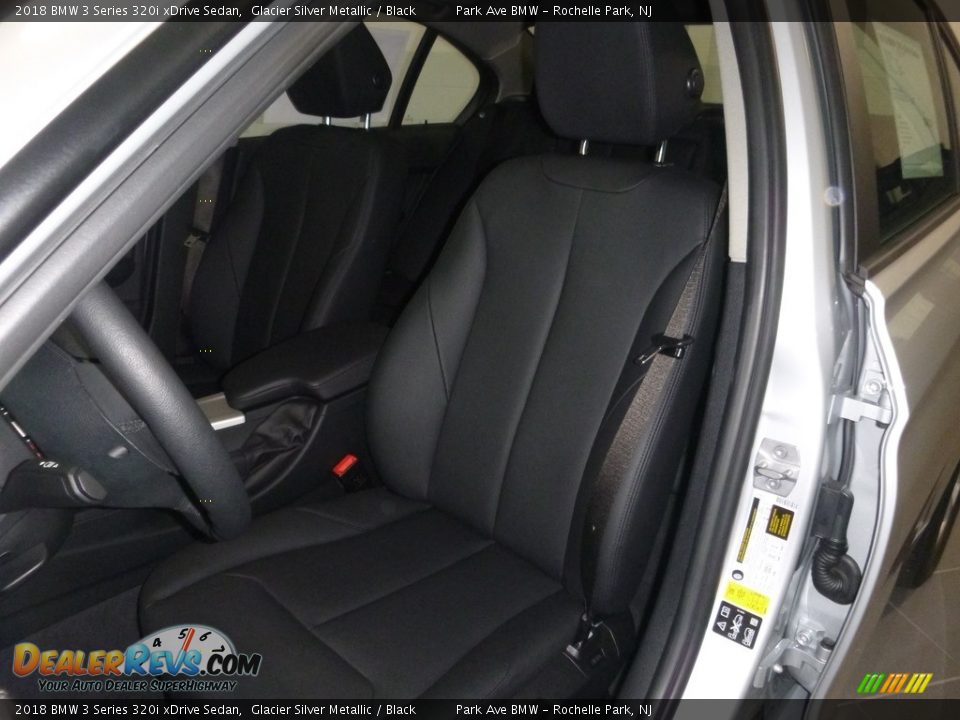 2018 BMW 3 Series 320i xDrive Sedan Glacier Silver Metallic / Black Photo #10