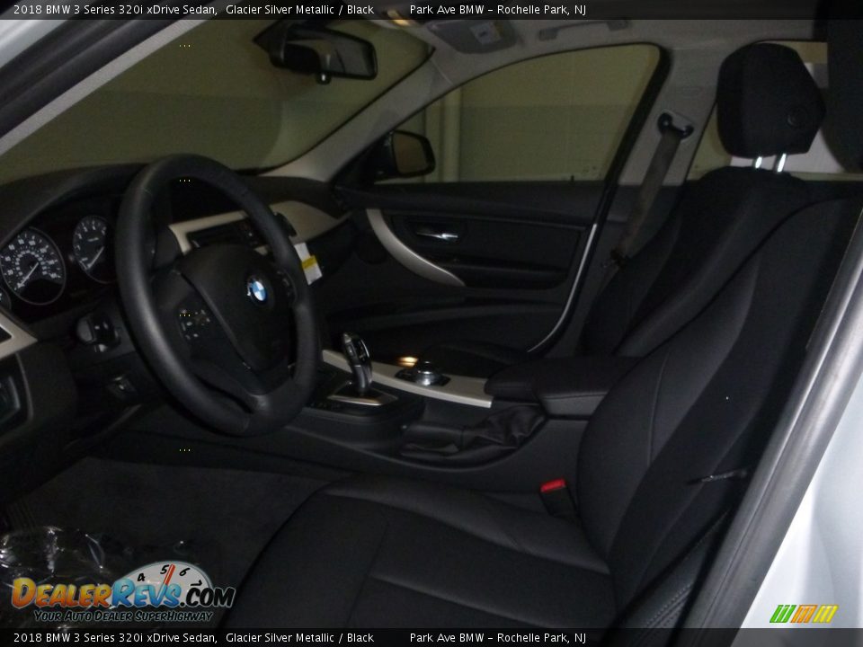 2018 BMW 3 Series 320i xDrive Sedan Glacier Silver Metallic / Black Photo #11