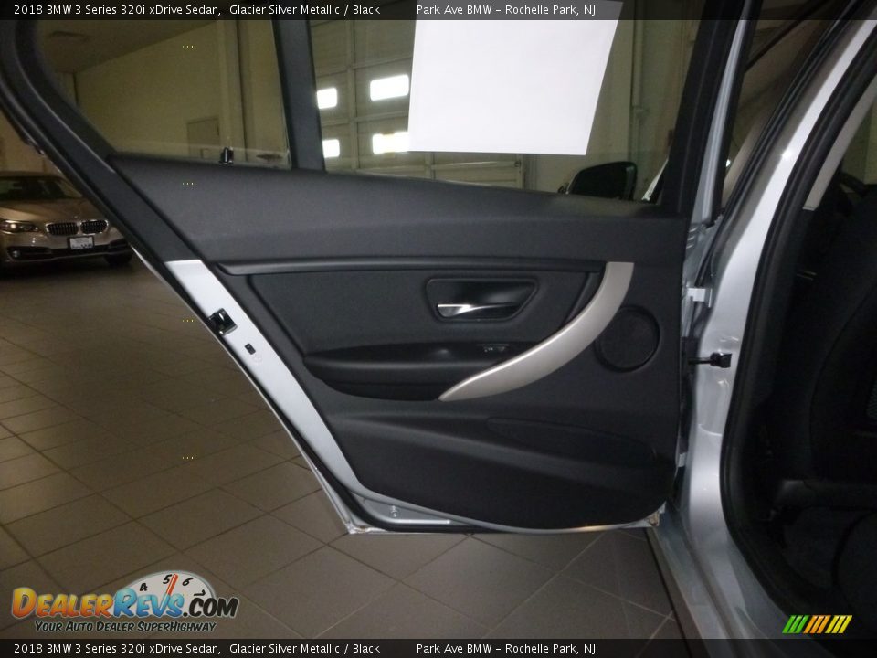 2018 BMW 3 Series 320i xDrive Sedan Glacier Silver Metallic / Black Photo #12