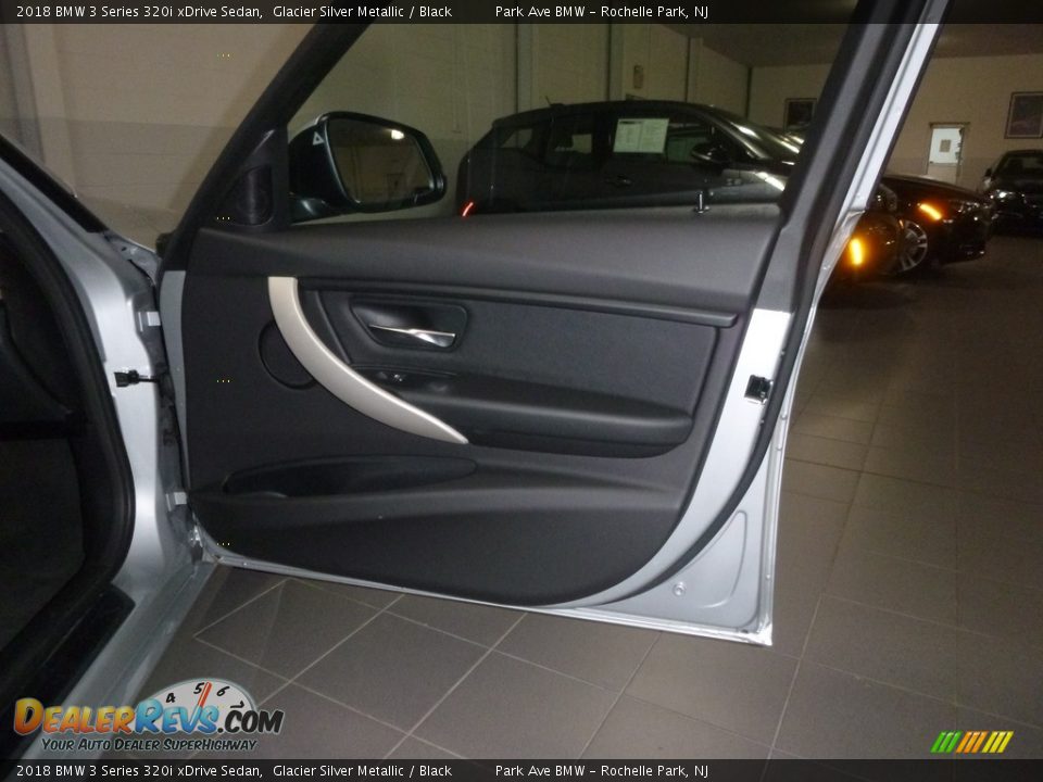 2018 BMW 3 Series 320i xDrive Sedan Glacier Silver Metallic / Black Photo #15