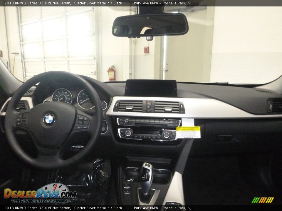 2018 BMW 3 Series 320i xDrive Sedan Glacier Silver Metallic / Black Photo #21