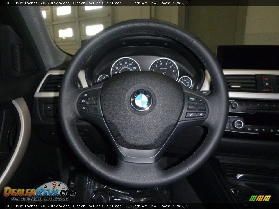 2018 BMW 3 Series 320i xDrive Sedan Glacier Silver Metallic / Black Photo #22