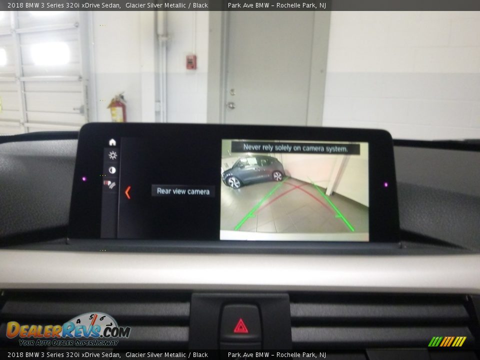 2018 BMW 3 Series 320i xDrive Sedan Glacier Silver Metallic / Black Photo #25