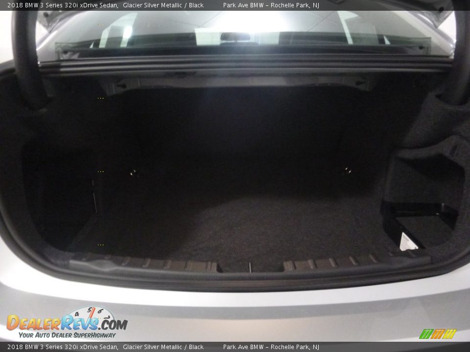 2018 BMW 3 Series 320i xDrive Sedan Glacier Silver Metallic / Black Photo #29