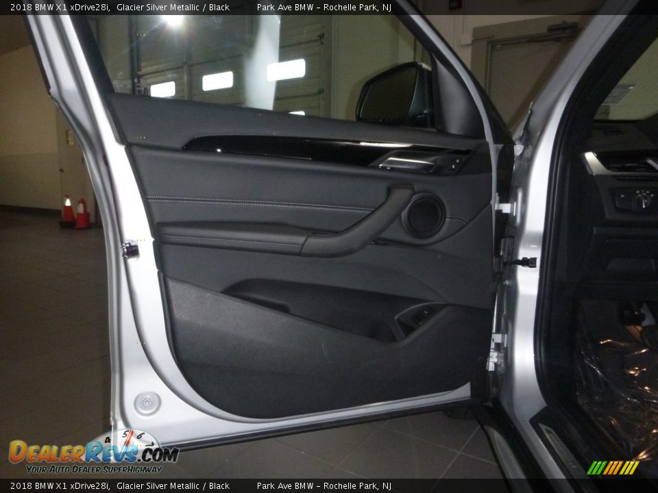 2018 BMW X1 xDrive28i Glacier Silver Metallic / Black Photo #9