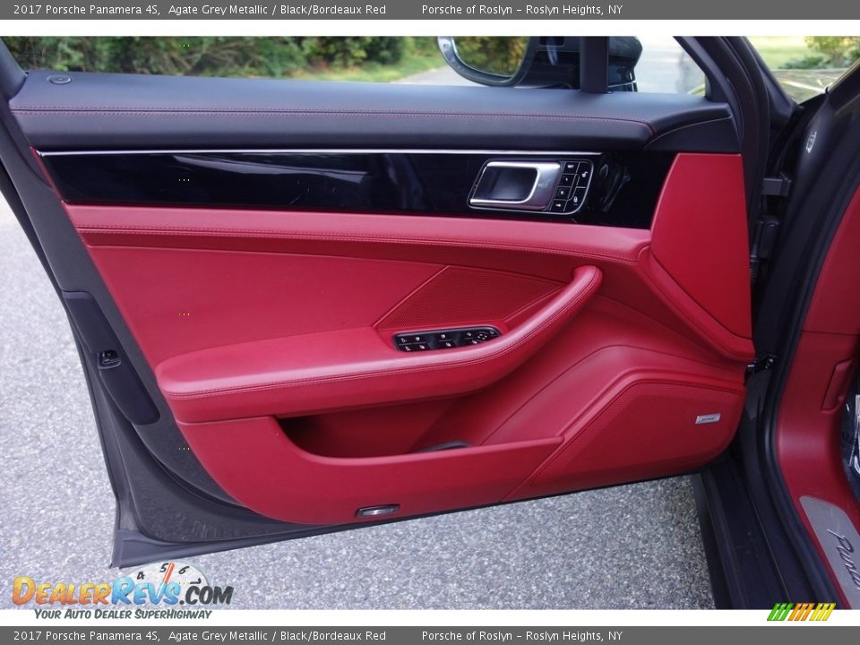 Door Panel of 2017 Porsche Panamera 4S Photo #11
