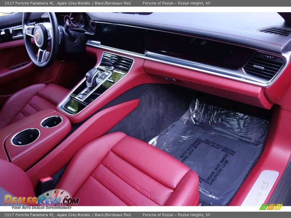 Dashboard of 2017 Porsche Panamera 4S Photo #13