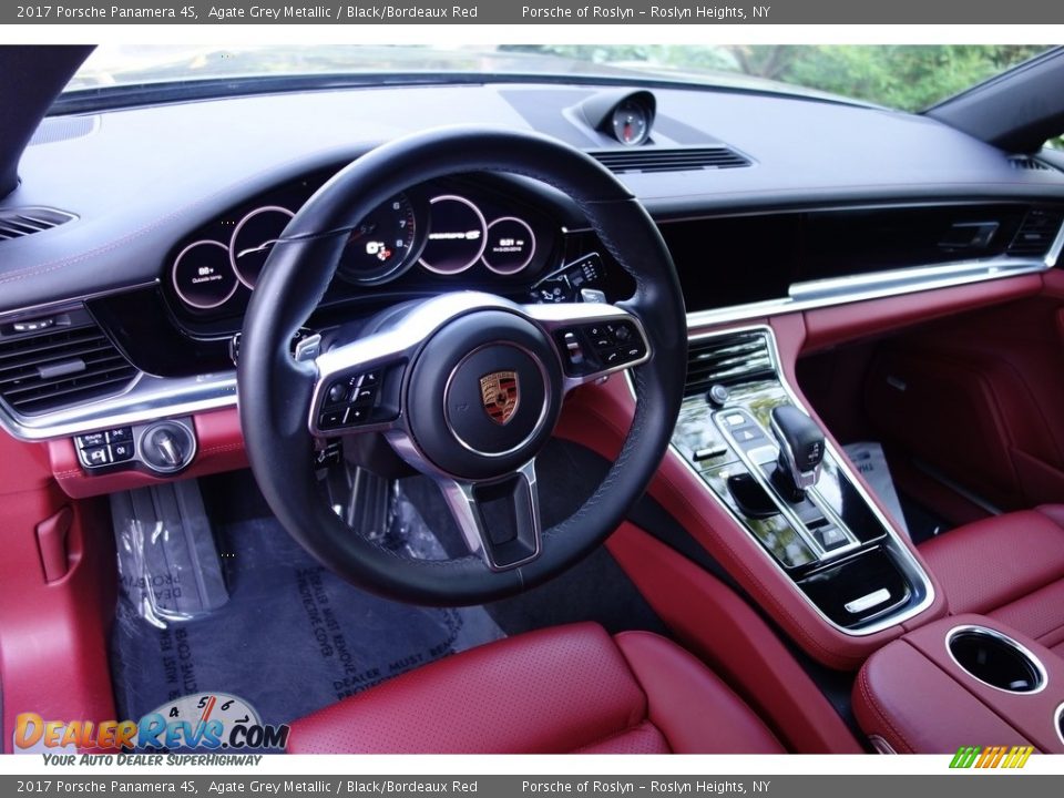 Dashboard of 2017 Porsche Panamera 4S Photo #17