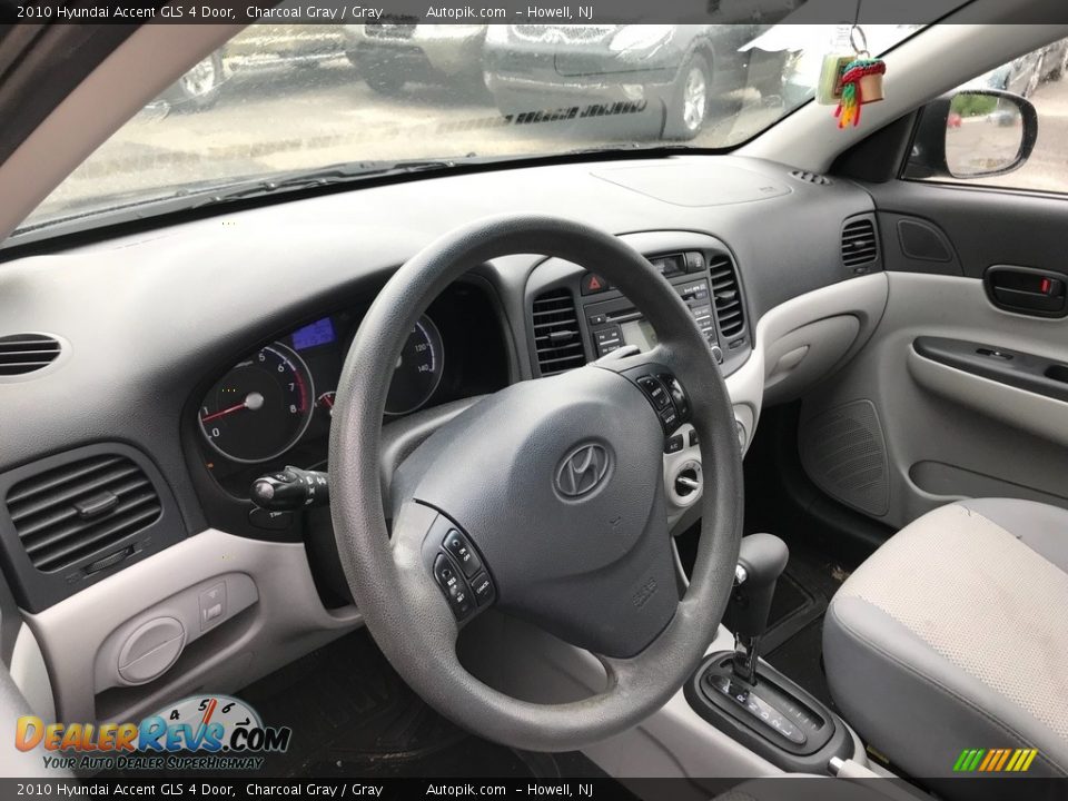 2010 Hyundai Accent GLS 4 Door Charcoal Gray / Gray Photo #11