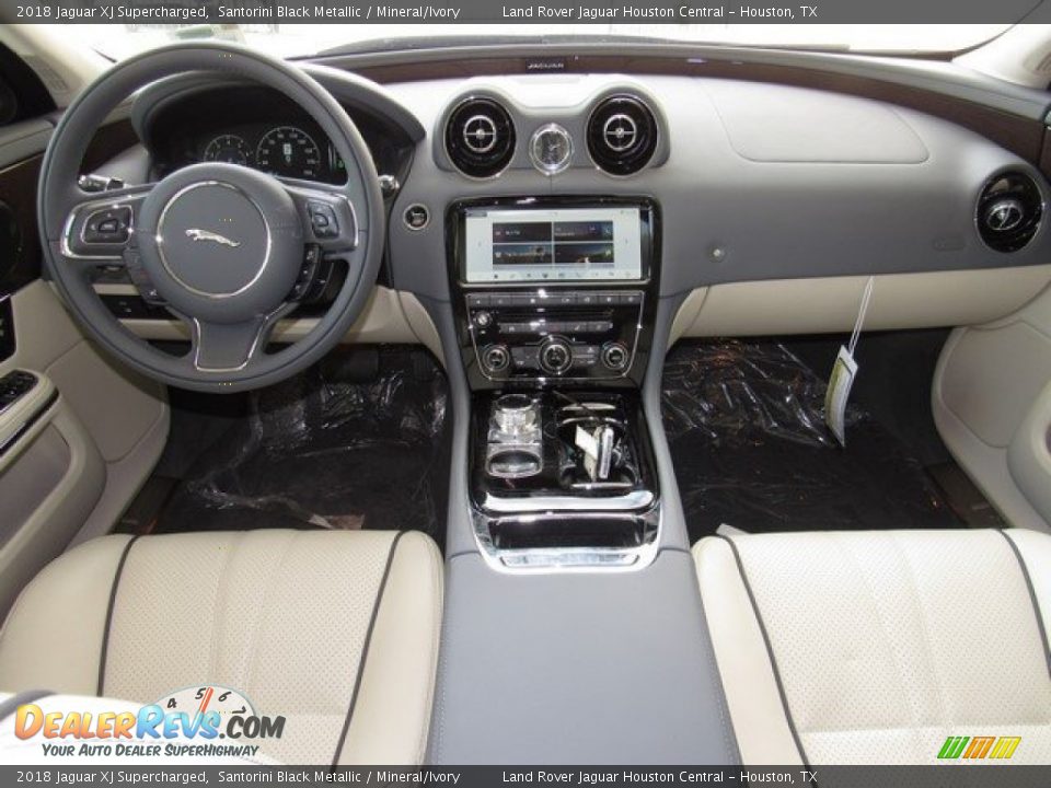 2018 Jaguar XJ Supercharged Santorini Black Metallic / Mineral/Ivory Photo #4