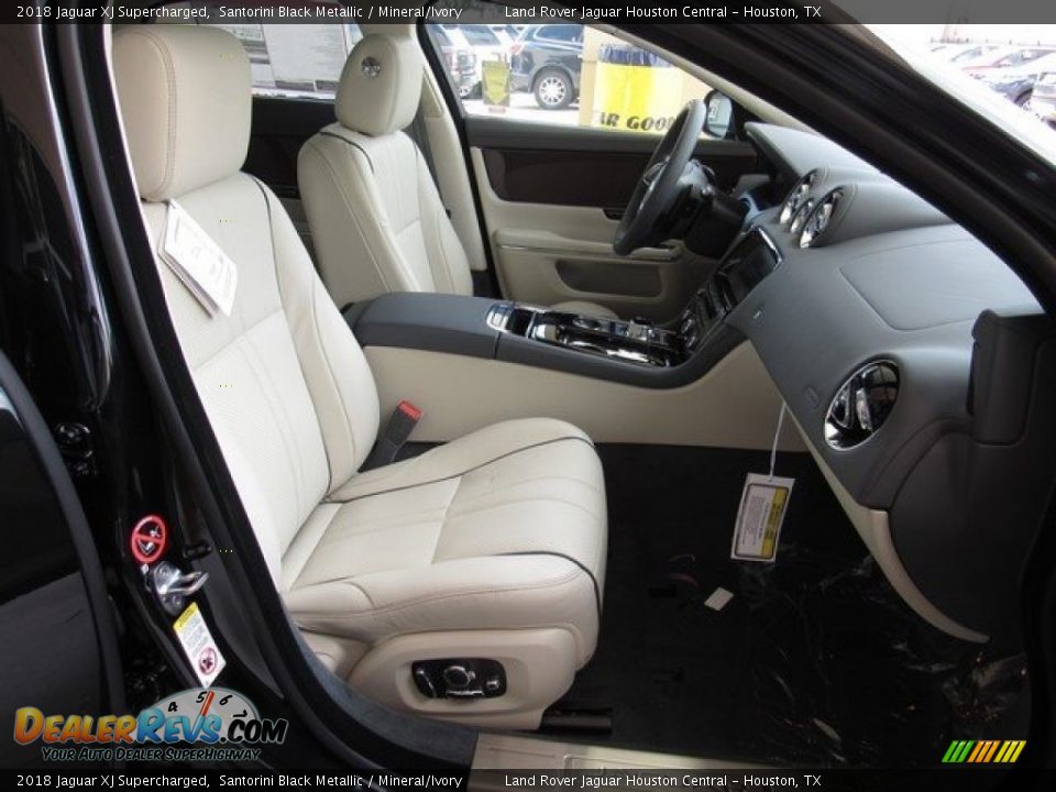 2018 Jaguar XJ Supercharged Santorini Black Metallic / Mineral/Ivory Photo #5