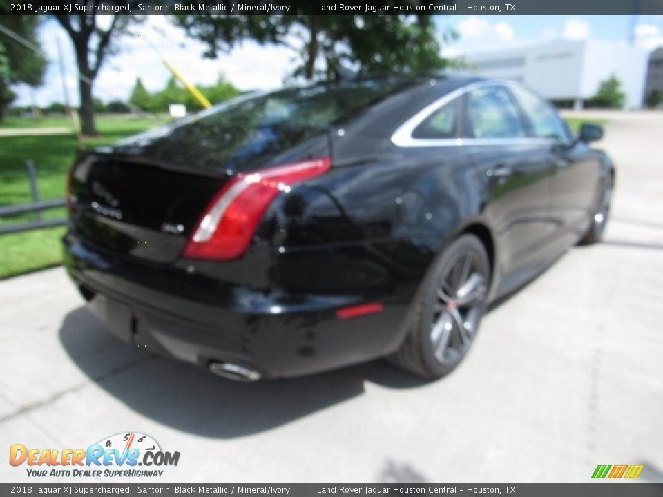 2018 Jaguar XJ Supercharged Santorini Black Metallic / Mineral/Ivory Photo #7