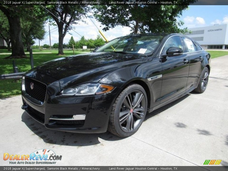2018 Jaguar XJ Supercharged Santorini Black Metallic / Mineral/Ivory Photo #10